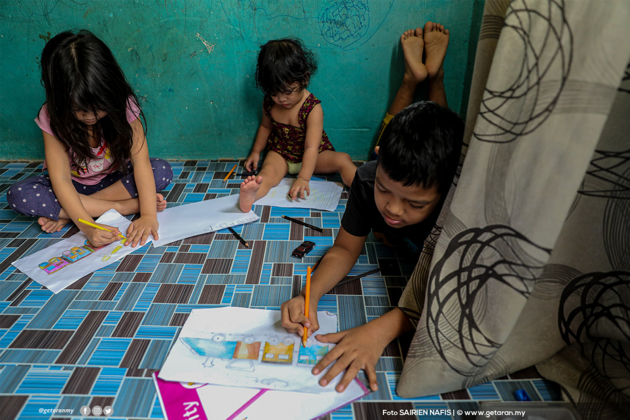 Anak-anak tadika juga seronok melakukan PdPR di rumah. - SAIRIEN NAFIS/Foto Getaran, 22 Januari 2021