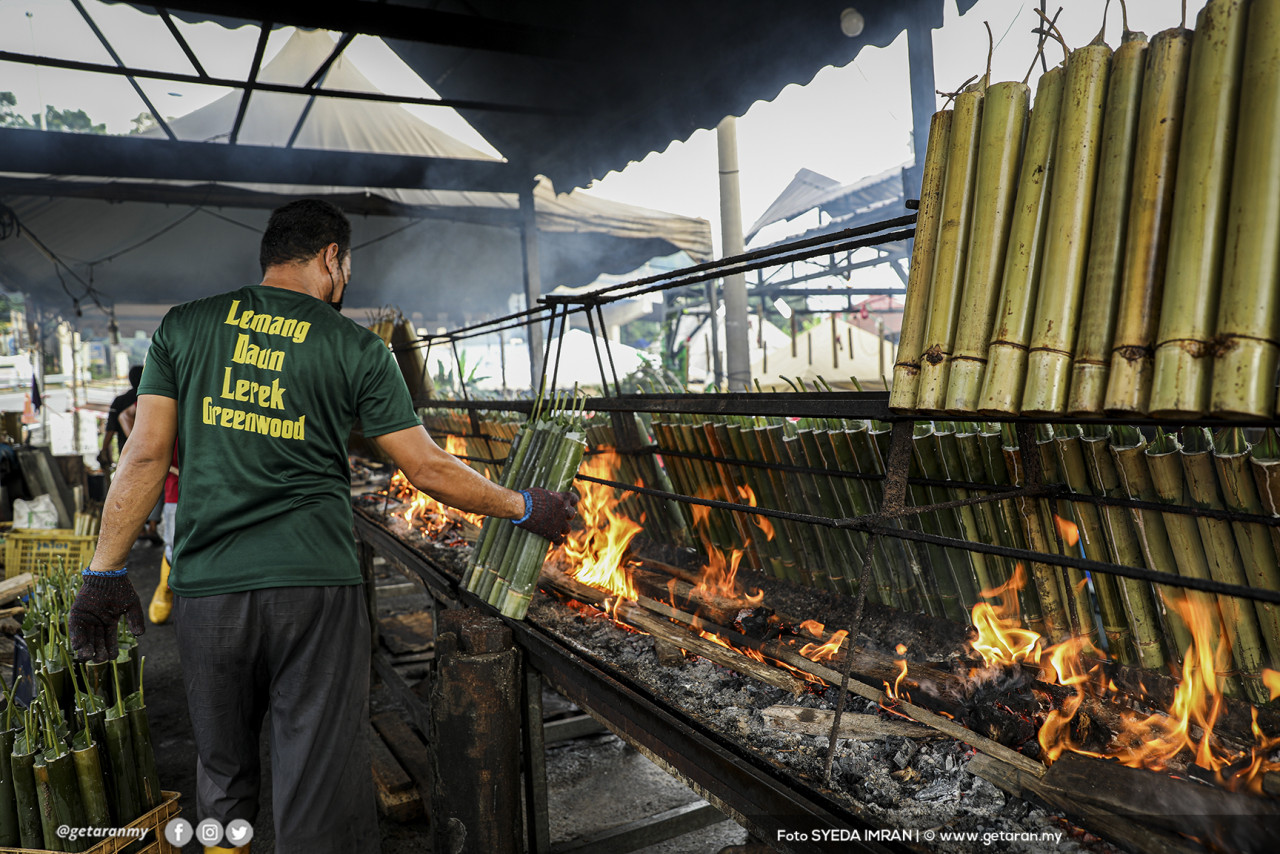 Beratus-ratus lemang dibakar setiap hari sepanjang Syawal.