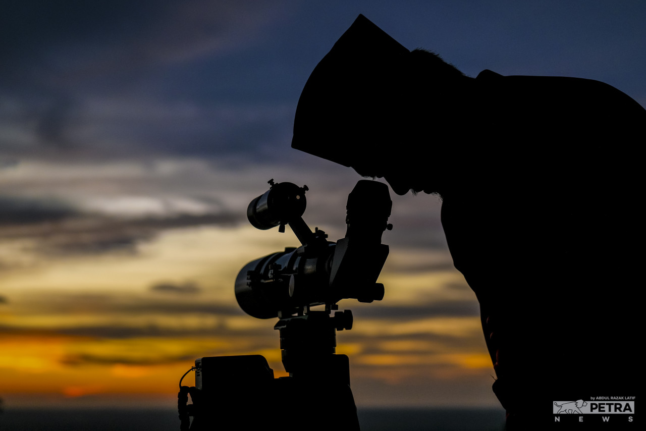 Gambar Hiasan, Abdul Razak Latif