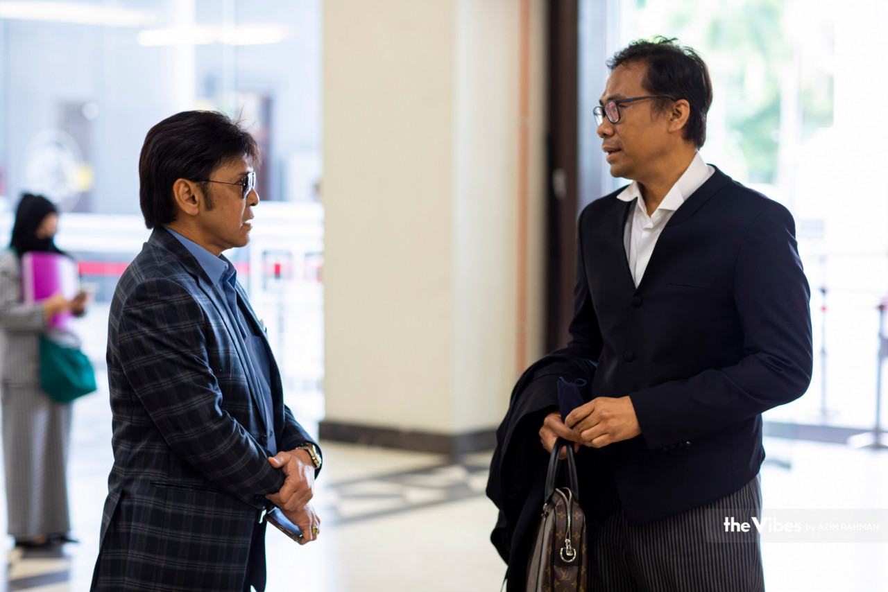 Jamal (kiri) menerusi afidavit sokongannya menyatakan bahawa PRISM telah diisytiharkan sebagai suatu badan pelesenan di bawah Seksyen 27A Akta Hakcipta 1987 untuk menjalankan aktiviti kutipan dan pengagihan royalti muzik bagi pihak ahli-ahlinya terdiri daripada kalangan penyanyi dan pemuzik.