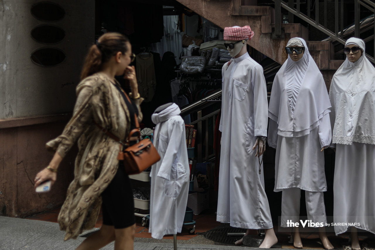 Jalan TAR akan menjadi tumpuan setiap kali menjelang hari raya dan kebiasaannya ia akan menjadi sesak pada waktu malam.