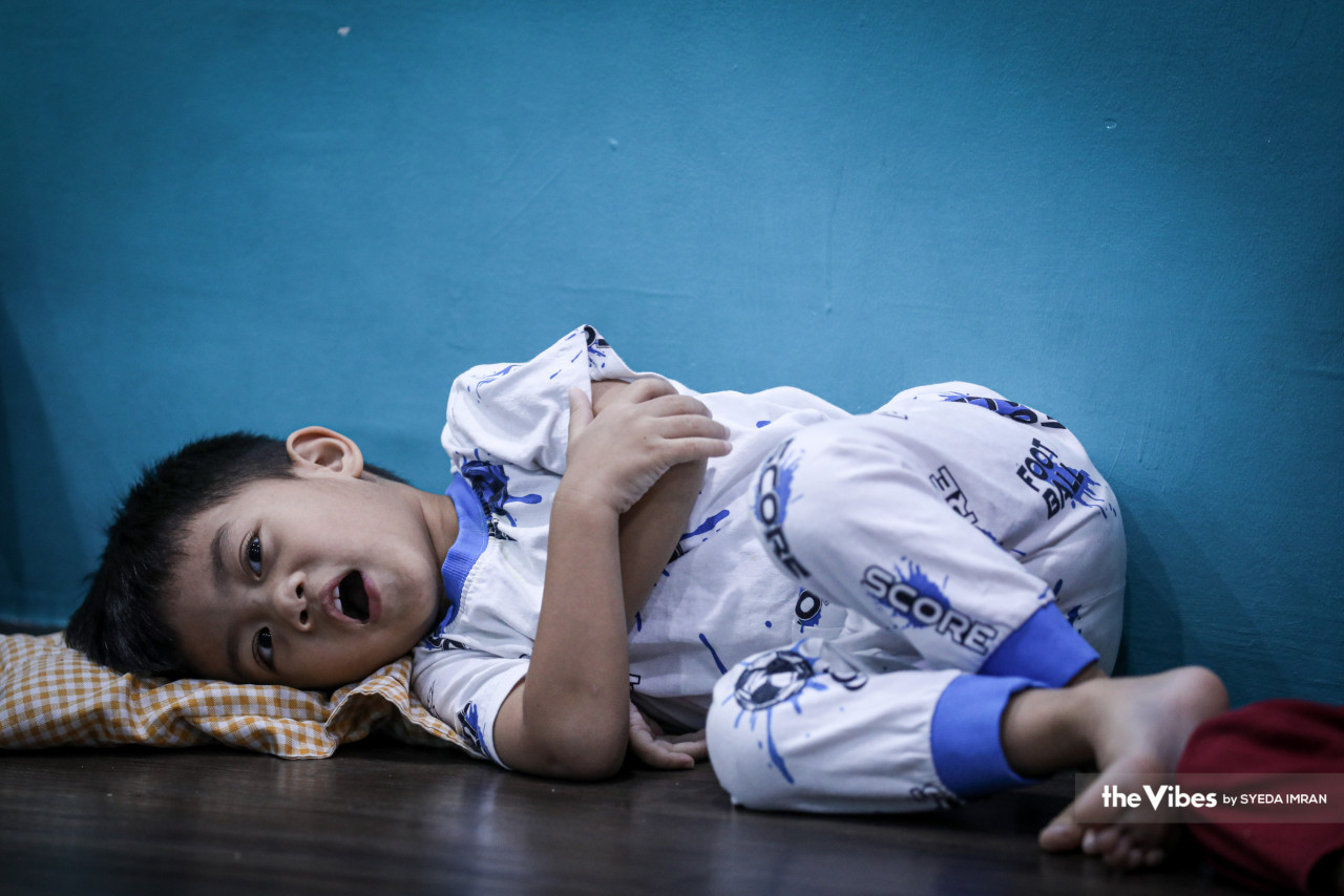 Gibran, pelajar cilik yang sentiasa aktif. 