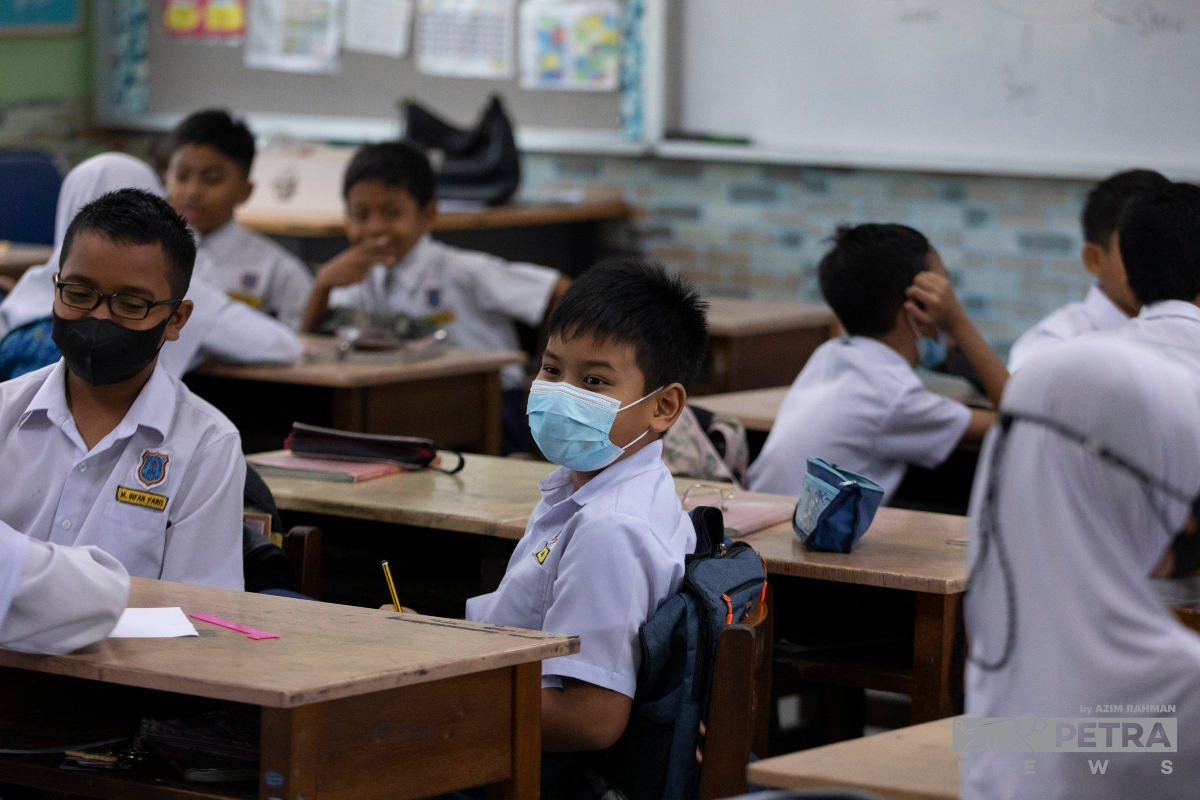 Kementerian memberi kelonggaran kepada pihak sekolah berhubung pemakaian tali leher dalam kalangan pelajar.