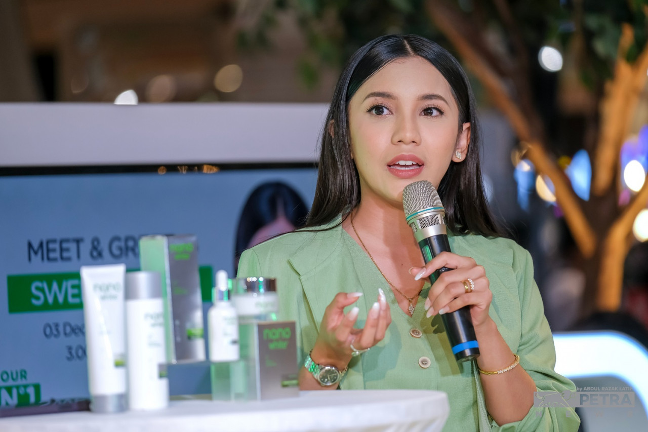 Sweet yang dilantik sebagai duta Nanowhite tampil berkongsi pengalamannya menggunakan Nanowhite Spot Correction Advanced Serum