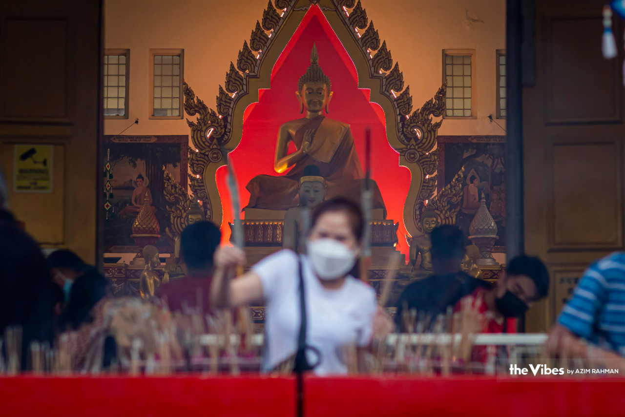 Penganut Buddha menyambut Hari Wesak sempena kelahiran, pencerahan dan kematian Gautama Buddha.