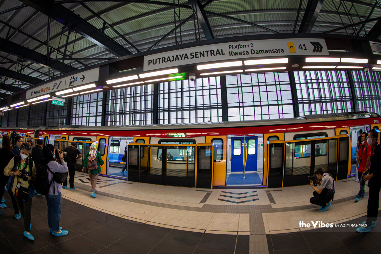 Pengamal media dibawa merasai sendiri pengalaman menaiki MRT dari Putrajaya Sentral ke stesen Hospital Kuala Lumpur (HKL) yang mengambil masa kira-kira satu jam 15 minit bagi perjalanan dua hala, baru-baru ini.