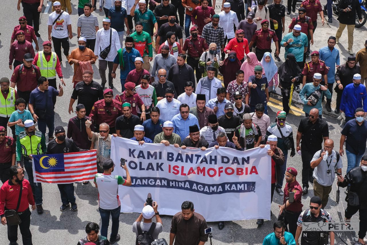 Menurut NGO terbabit, semua pihak termasuk umat Islam di seluruh dunia perlu mewujudkan tekanan terhadap Kerajaan Sweden agar mengambil tindakan terhadap ahli politik terbabit.
