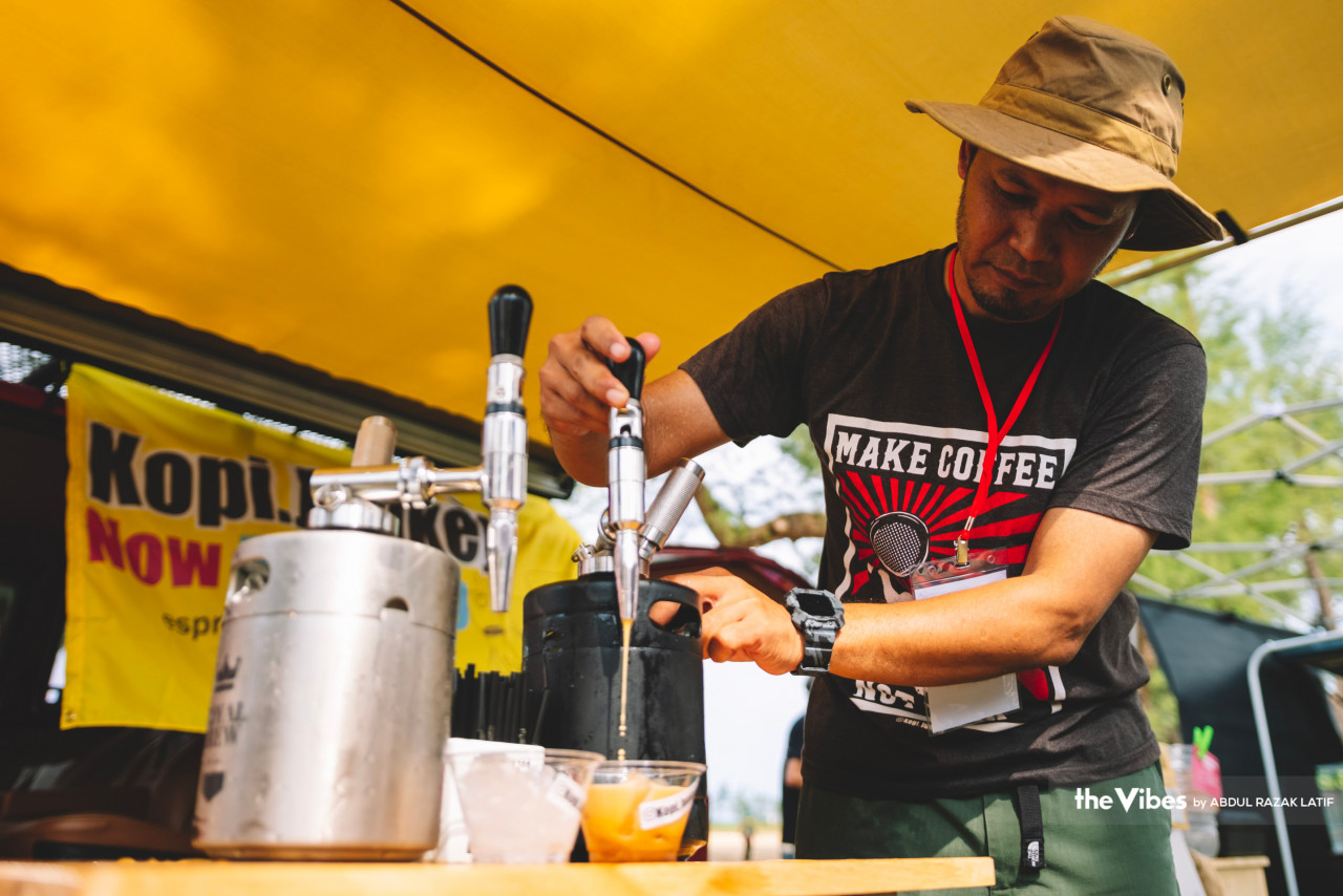 Kopi Nitro Cold Brew antara kelainan yang terdapat pada Festival Kopi Kemaman di Resort World Kijal, Kemaman, Terengganu