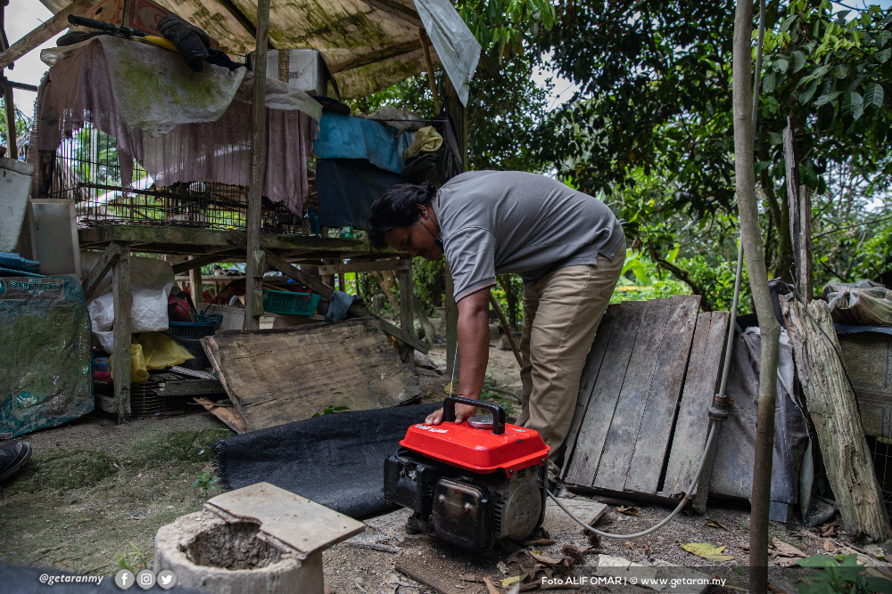 Jon Kasni terpaksa menggunakan generator untuk kegunaan keluarganya. 