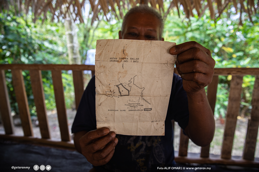 Kasni memberitahu perkampungan itu berada di dalam rizab penempatan Orang Asli dalam Hutan Simpan Gallah yang turut meliputi Bukit Kristal.