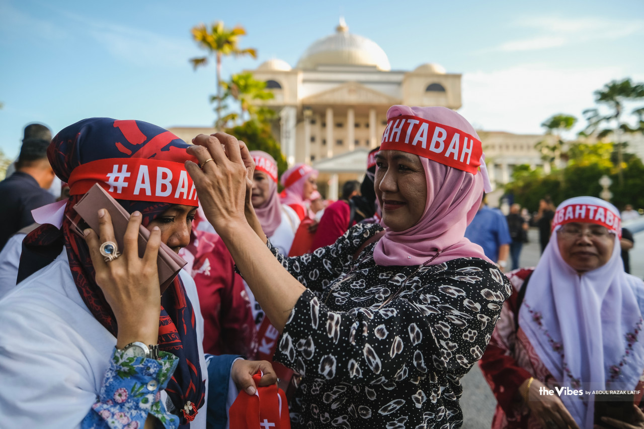 Antara penyokong yang hadir.