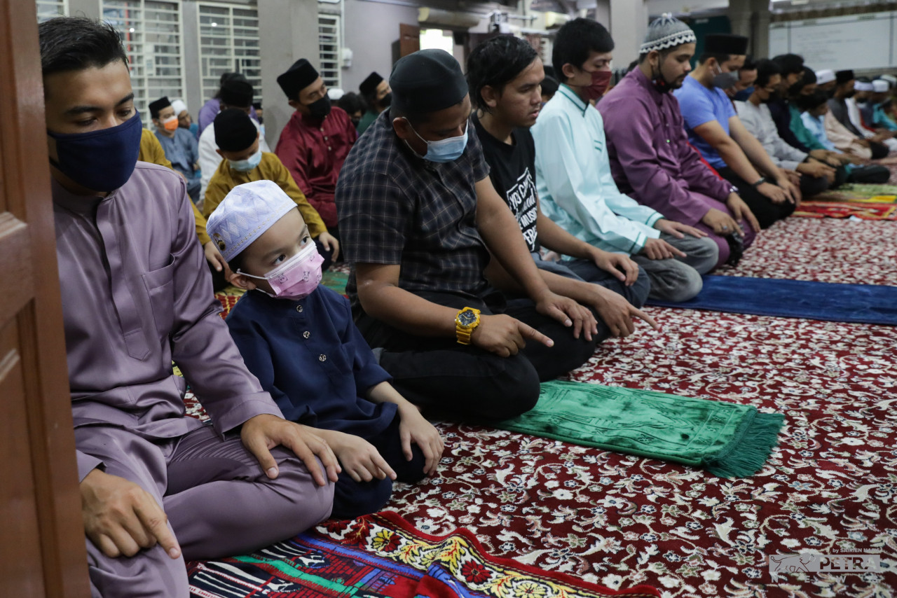 Orang beriman perlulah sentiasa berhati-hati dan menjaga diri daripada membuat dan menyebarkan fitnah kerana perbuatan itu akan mengakibatkan seseorang tidak dapat memasuki syurga Allah SWT - Gambar Fail