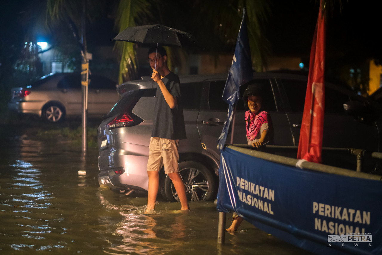 Keadaan banjir di sekitar Kampung Baru Alma dan Taman Permai Jaya di Bukit Mertajam, Khamis lalu.