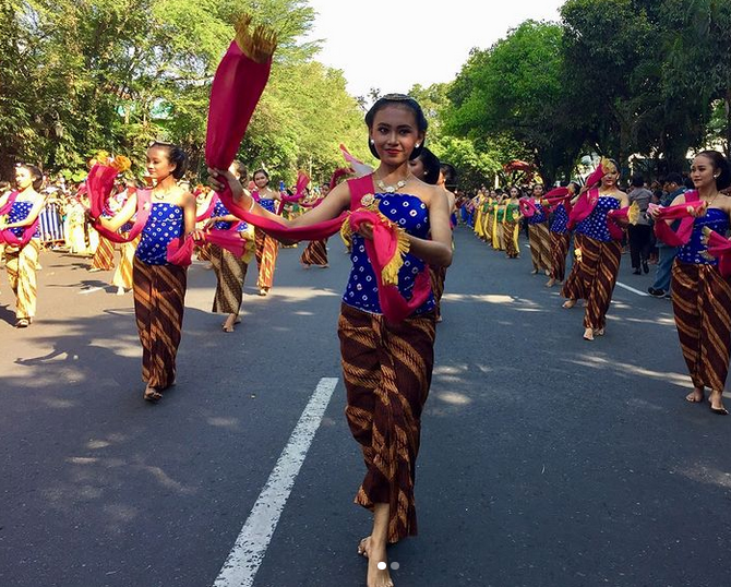 Acara Solo Menari. Gambar: Instagram @ilitinyadventures