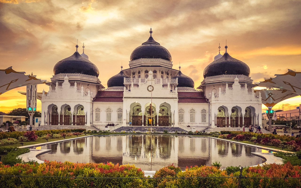 Masjid Baiturrahman. Gambar: Misqal Novio Reeza, Unsplash