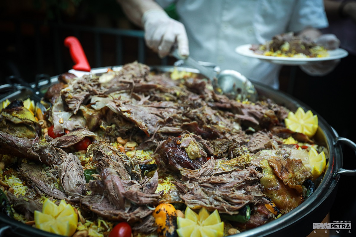 Antara sajian untuk pelanggan Al Halabi Gourmet Restaurant. Gambar Nooreeza Hashim