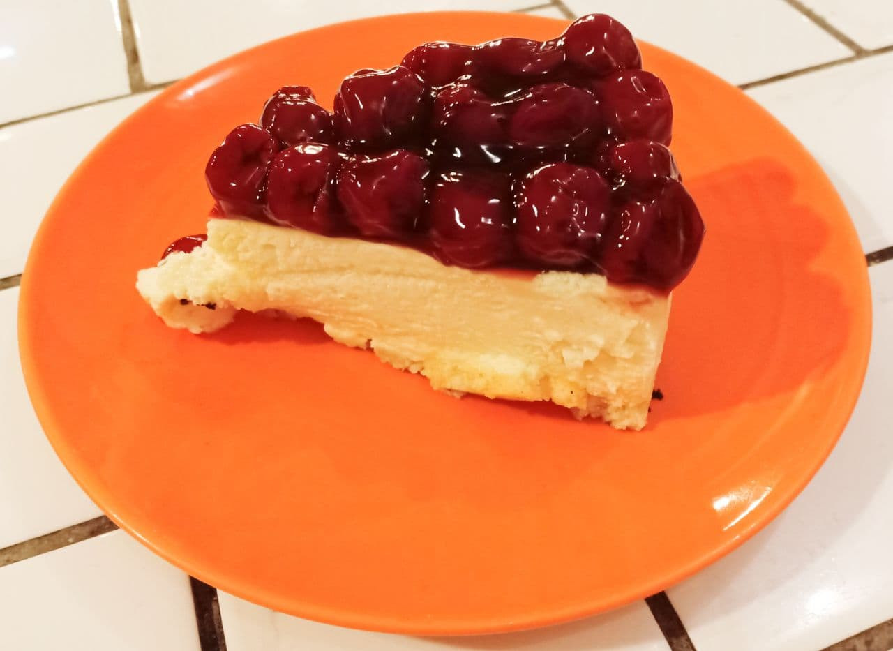 Kek Keju Bersama Buah Ceri