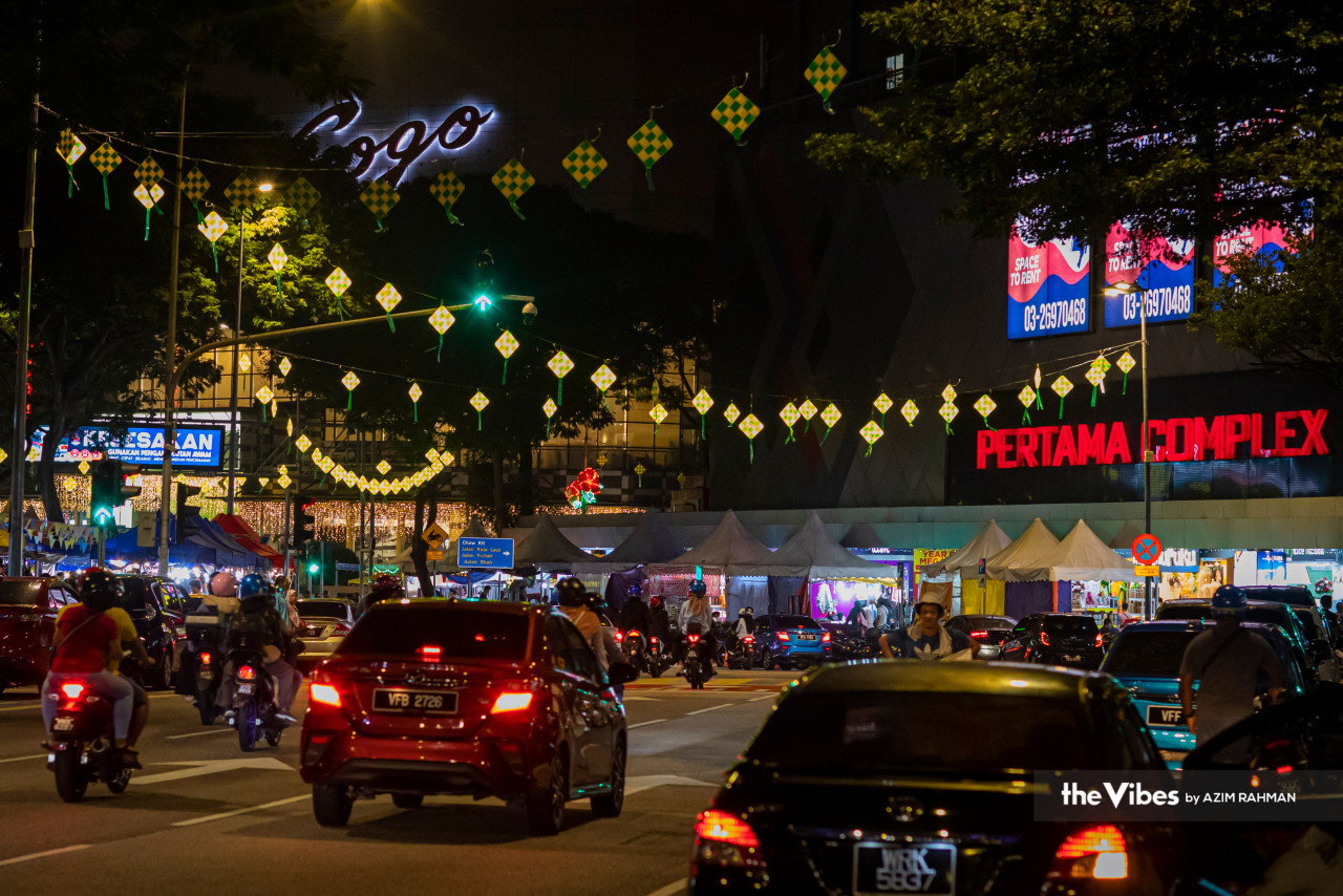 Dekorasi lampu pelbagai corak menghiasi ibu kota.
