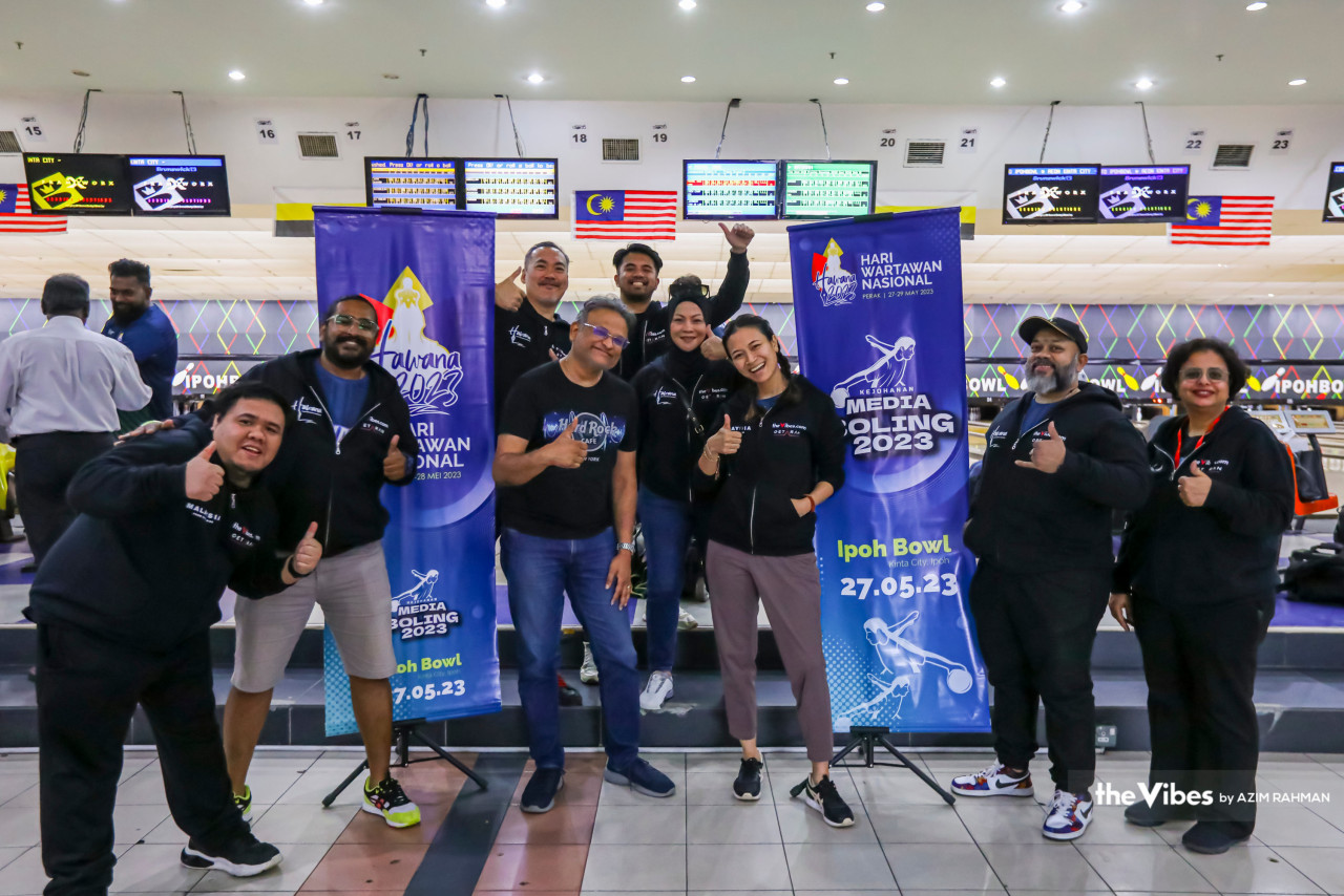 Sebahagian petugas The Vibes bersama Ketua Pengarang Petra News merangkap Pengarang Urusan The Vibes, Terence Fernandez (tiga dari kanan) yang turut menyertai Sambutan Hari Wartawan Nasional (HAWANA) 2023 di Ipoh.