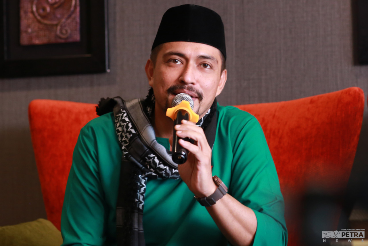 Adi Putra komited melakonkan babak perlawanan silat setiap hari sepanjang penggambaran - Gambar oleh Noreeza Hashim