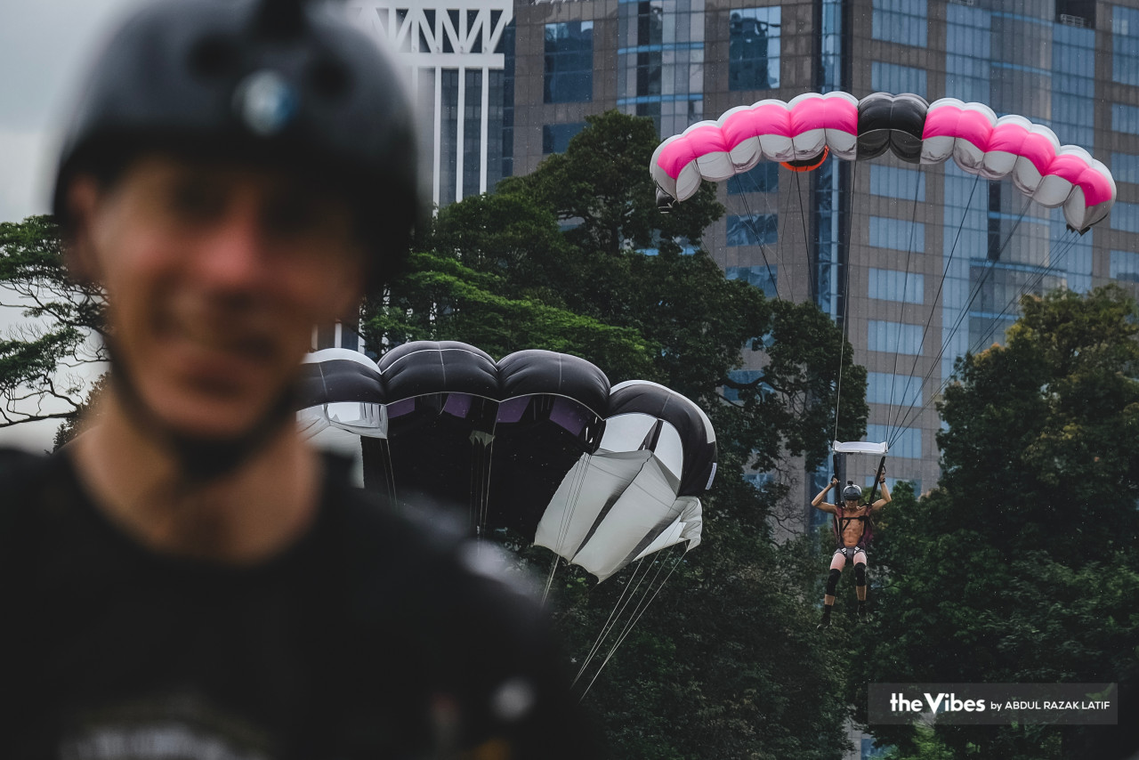 Acara terjunan ini berjaya menarik perhatian penggemar aktiviti lasak dari luar negara.