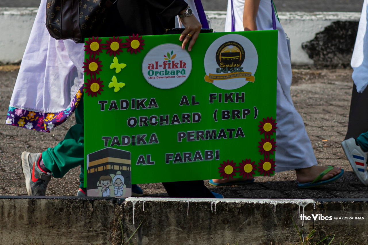 Kanak-kanak ini didedahkan keadaan sebenar iaitu sebelum dan semasa mengerjakan haji, iaitu Rukun Islam Kelima.