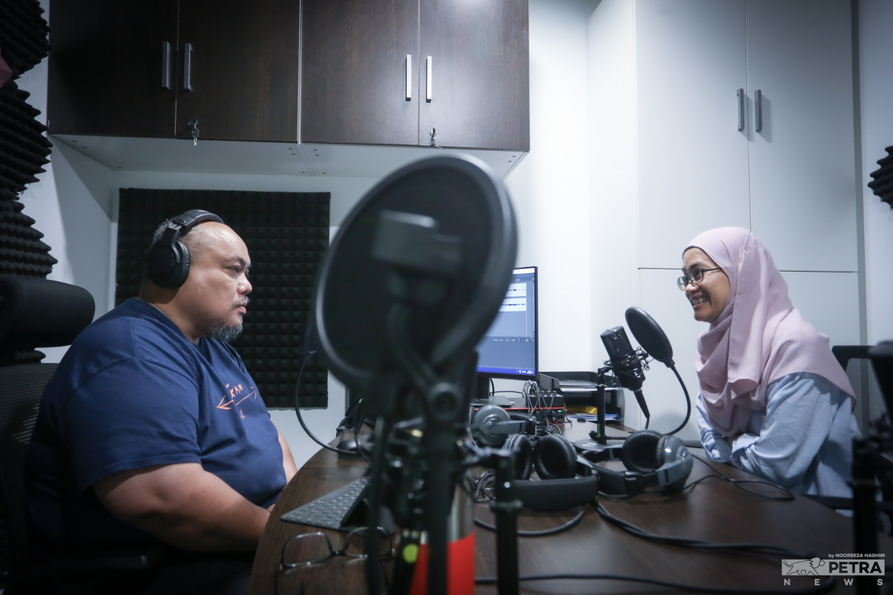Salli menceritakan pengalaman beliau sebagai seorang jurufoto wanita mengembara dalam menghasilkan imej-imej yang menarik dan unik