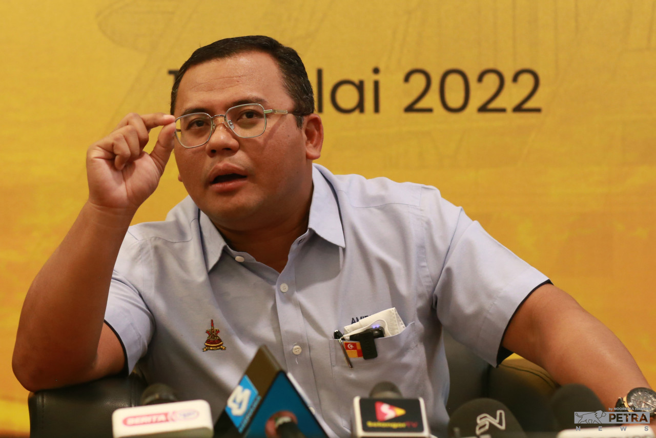 Menteri Besar Selangor, Datuk Seri Amirudin Shari berkata cadangan pembangunan semula kompleks Stadium Shah Alam akan memenuhi keperluan sukan luar dan dalam negara - Gambar oleh Nooreeza Hashim