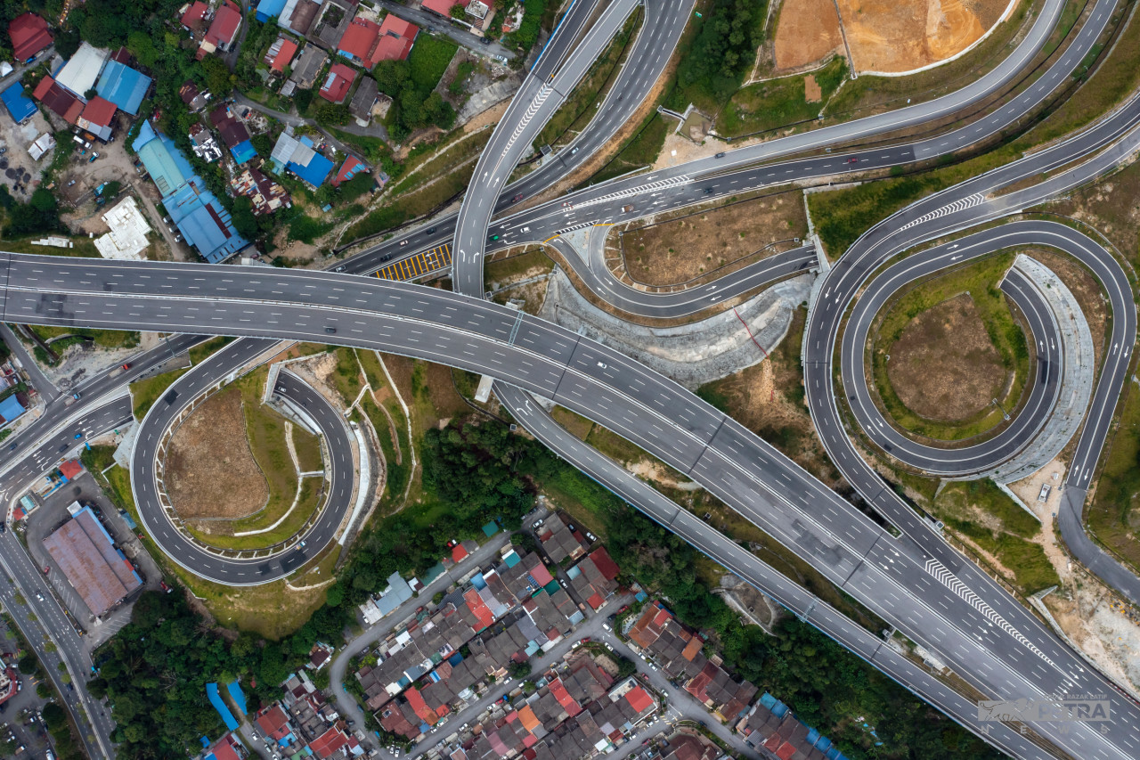 Dua ciri unik SUKE yang berjaya menempa nama dalam Malaysia Book of Records adalah tanjakan ikonik helikodial pertama di negara ini dengan lingkaran dua tingkat dan Jejambat Galang Kekotak Bersegmen (SBG) tertinggi berukuran 56.4 meter dari paras tanah