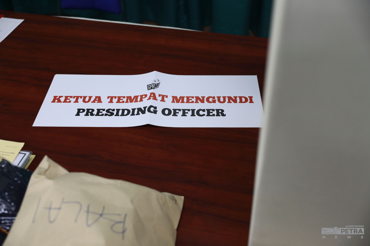 11,557 pengundi awal akan menunaikan tanggungjawab masing-masing di 31 pusat mengundi yang dibuka pada 8 pagi esok.