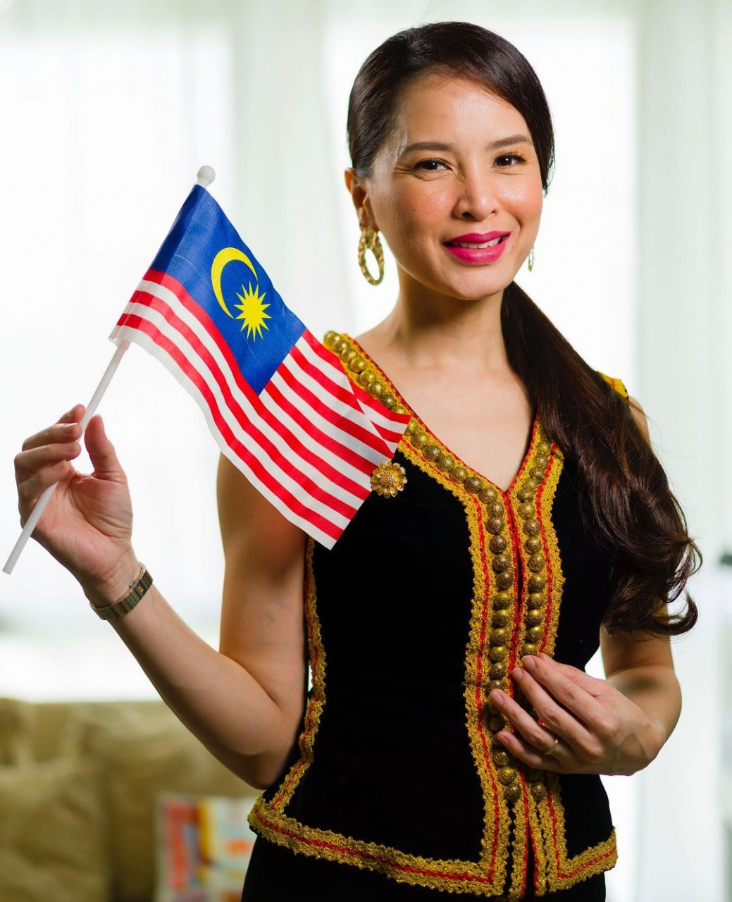Daphne Iking, hos 'Explorace' musim pertama