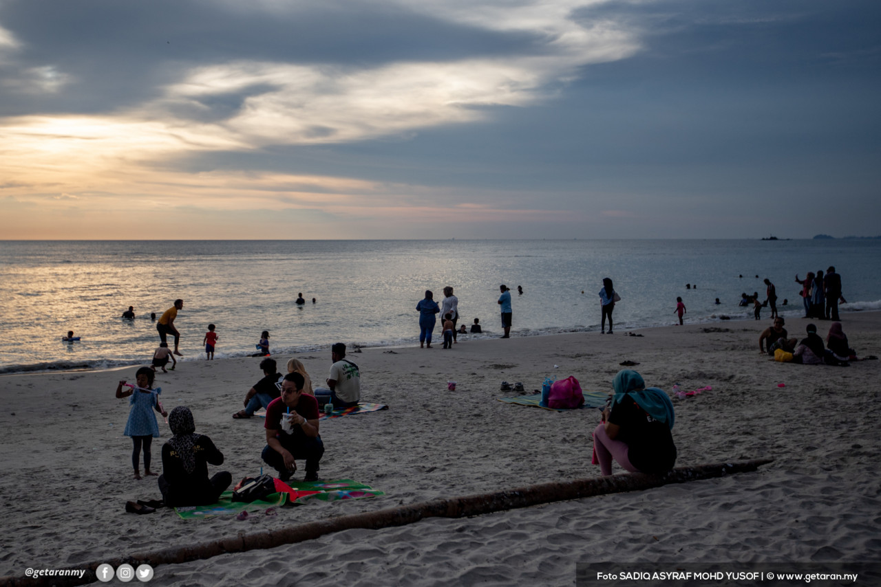 Pantai di Port Dickson. Gambar: Sadiq Asyraf
