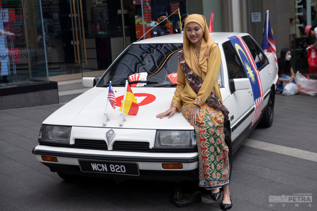 Keretapi Sarong adalah satu acara unik yang mengetengahkan pemakaian sarong dan pakaian tradisional.