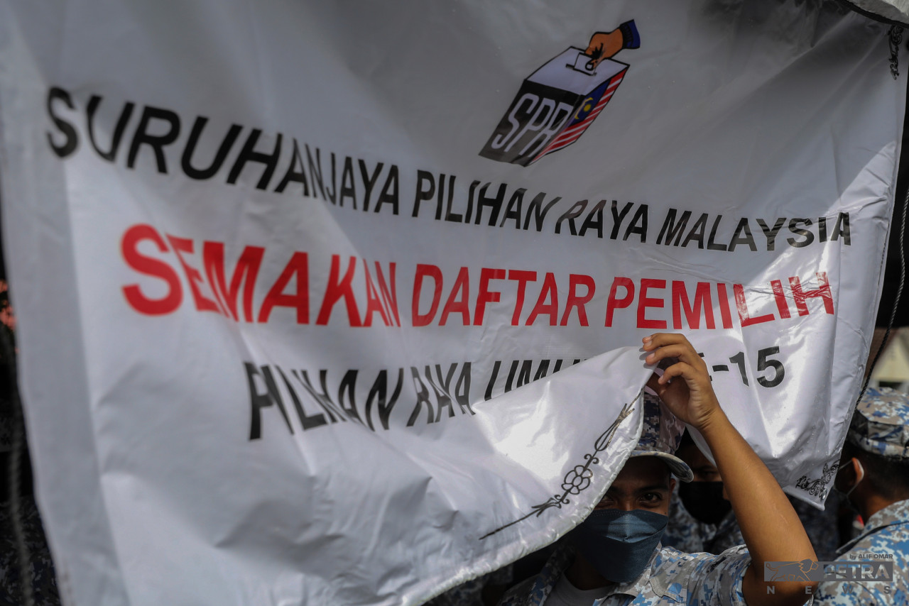 Pusat pengundian awal di seluruh negara bagi Pilihan Raya Umum ke-15 (PRU-15) telah ditutup pada 5 petang.