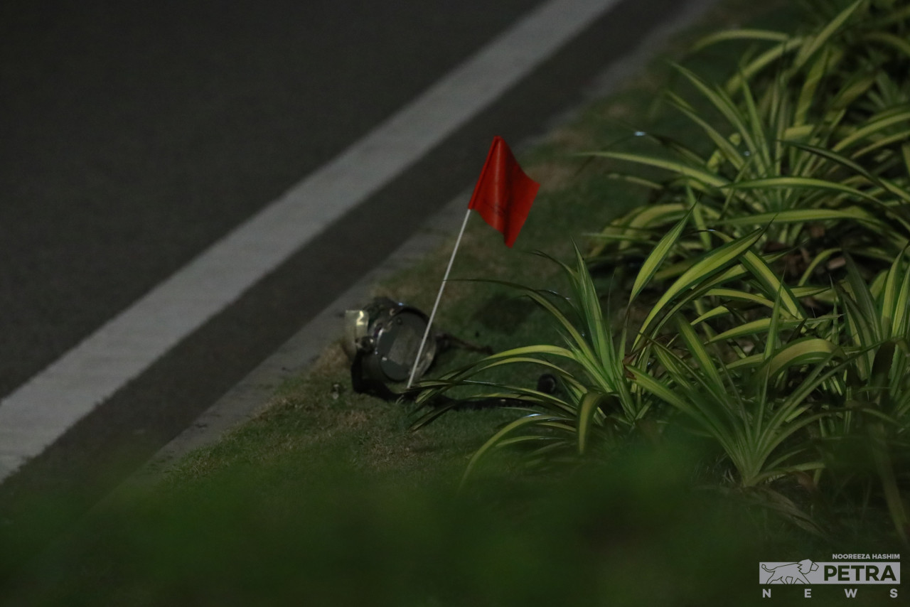 Antara sisa nahas pesawat terhempas di Bandar Elmina, Shah Alam pada 17 Ogos lepas. - gambar fail