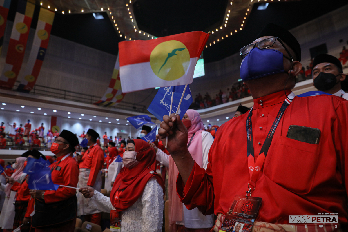Sebahagian perwakilan yang hadir pada majlis perasmian Perhimpunan Agung UMNO (PAU) 2021 di WTC, hari ini. 