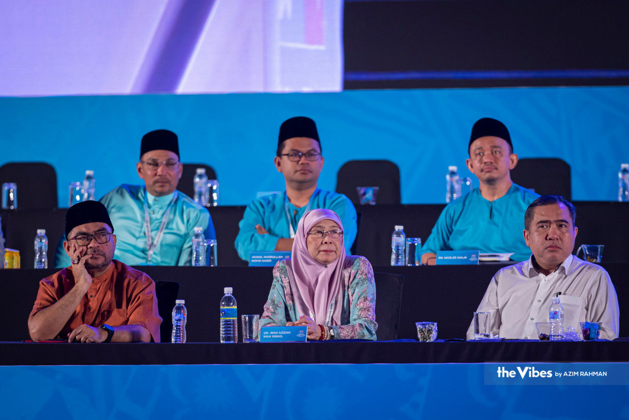 Dari kiri kanan Setiausaha Agung DAP yang juga Menteri Pengangkutan, Anthony Loke, Datuk Seri Dr Wan Azizah Wan Ismail dan Naib Presiden AMANAH, Datuk Seri Dr Mujahid Yusof.