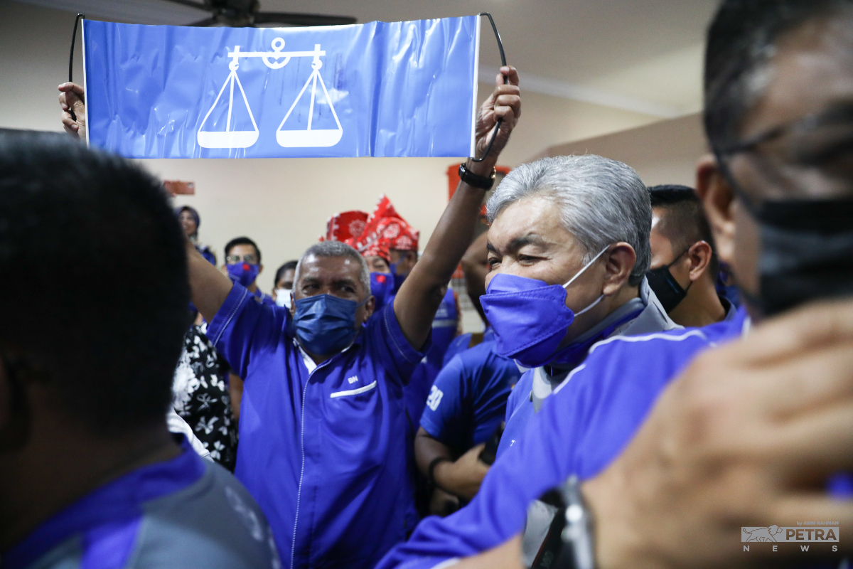 Ahmad Zahid tiba di Seri Chendana bagi meraikan kemenangan BN pada PRN Melaka. - Gambar Azim Abd. Rahman