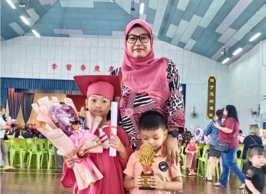 Noorasvilla mendapati keluarganya berbelanja lebih pada bulan puasa sebelum Hari Raya kerana lebih banyak hidangan istimewa disediakan untuk sesi berbuka puasa pada sebelah malam. - Gambar ihsan Noorasvilla Muhamma