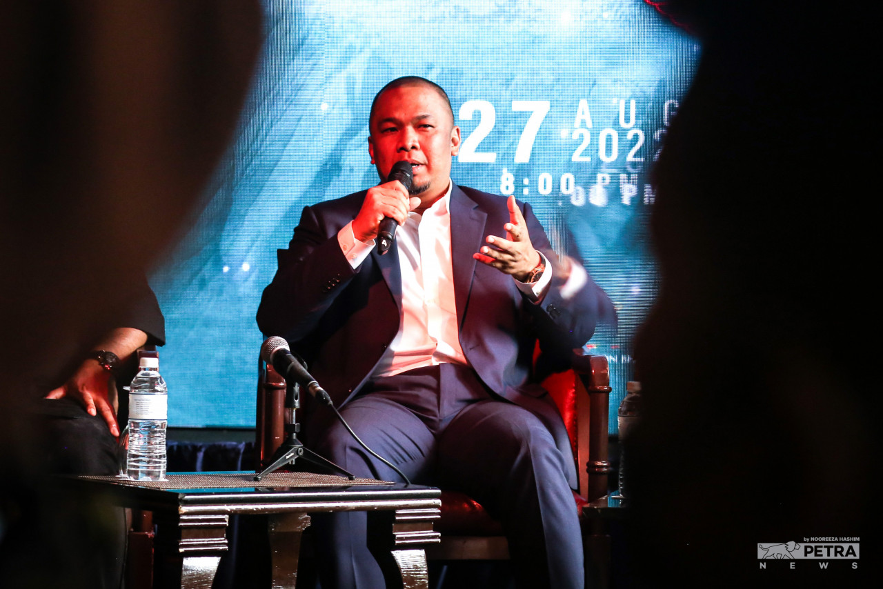 Datuk Zulkarnain yang mewakili BMS Event berkata, matlamat utama mereka mengadakan 'Showcase Wings One Night Only Live In Kuching' adalah untuk membantu mengumpul dana untuk Persatuan Kanser Kebangsaan Cawangan Sarawak - Gambar oleh Nooreeza Hashim