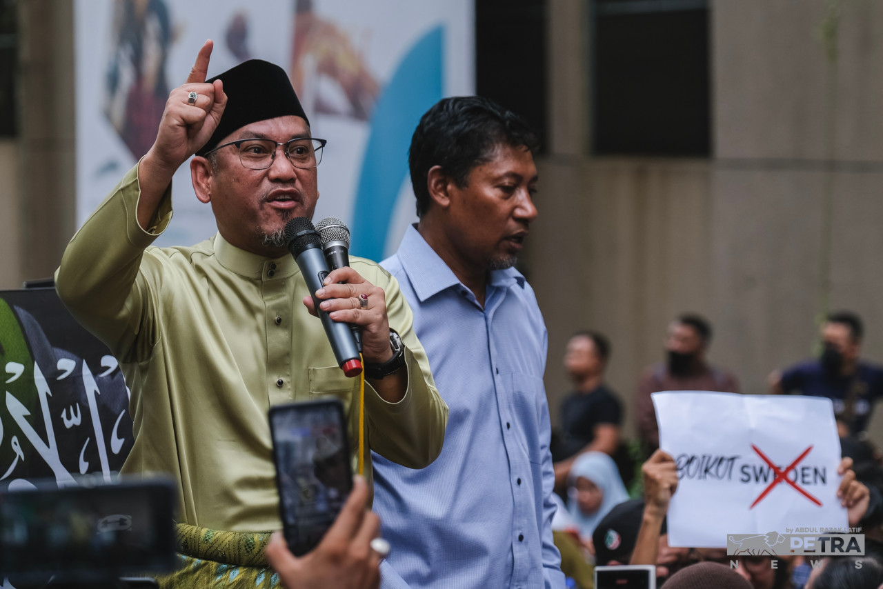 Ahmad Faizal Azumu
