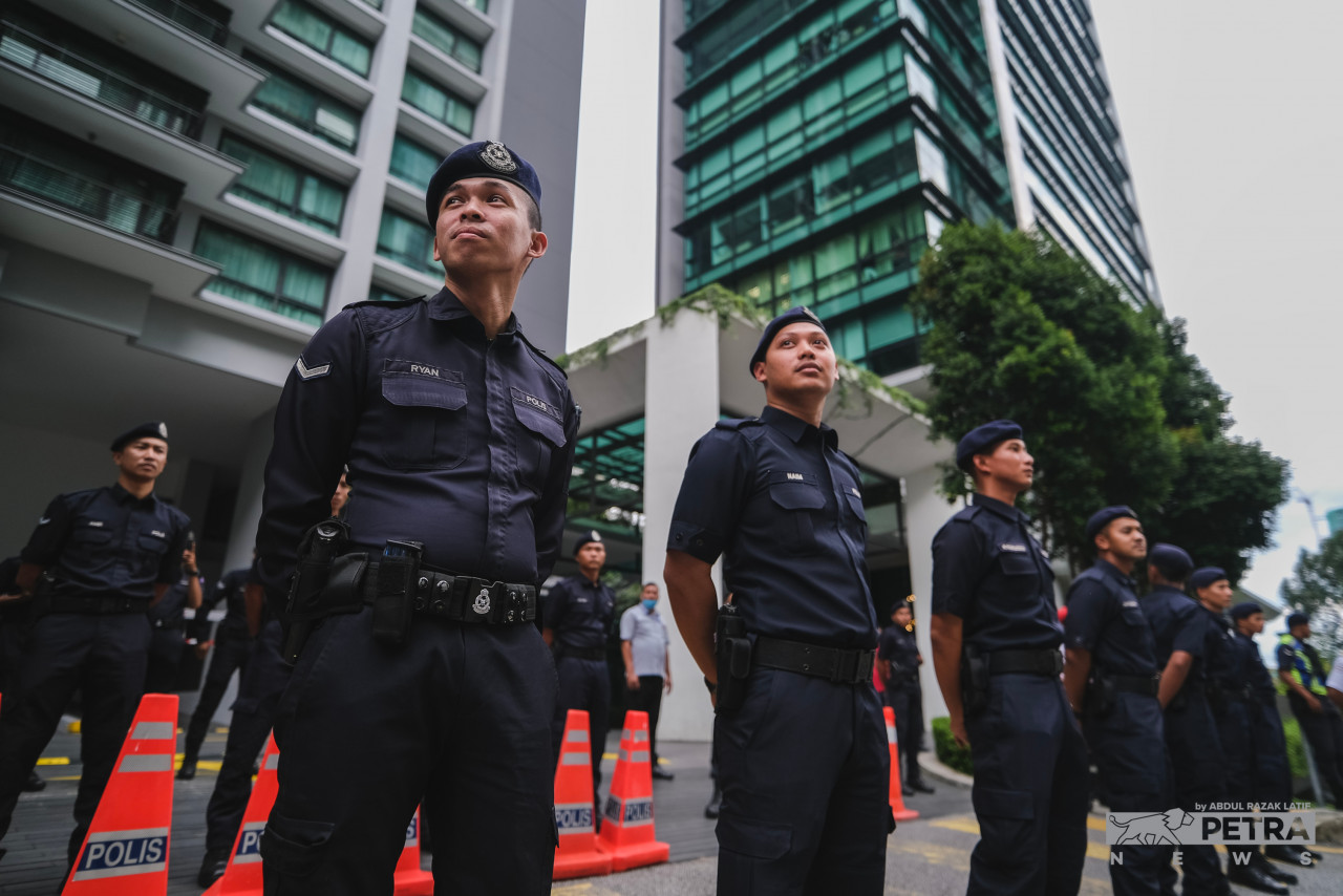 Ketua Polis Daerah Dang Wangi, ACP Noor Dellhan Yahaya berkata keadaan terkawal dan tiada sebarang kekecohan berlaku ketika perhimpunan yang diadakan di hadapan Kedutaan Sweden.