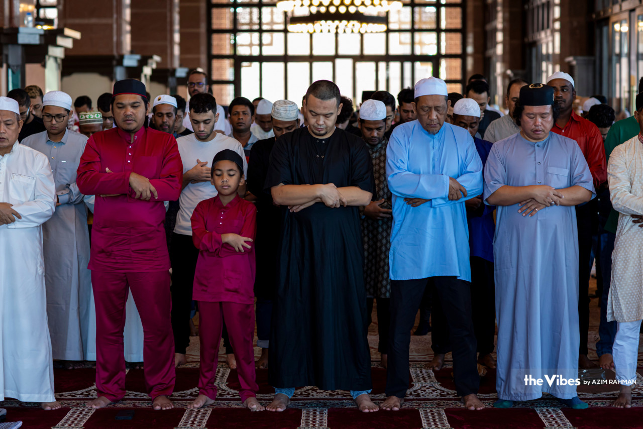 Semua umat Islam dituntut untuk memahami falsafah perbuatan secara teliti dan cermat, khususnya dalam perkara yang melibatkan urusan ibadah. - Gambar oleh Azim Rahman