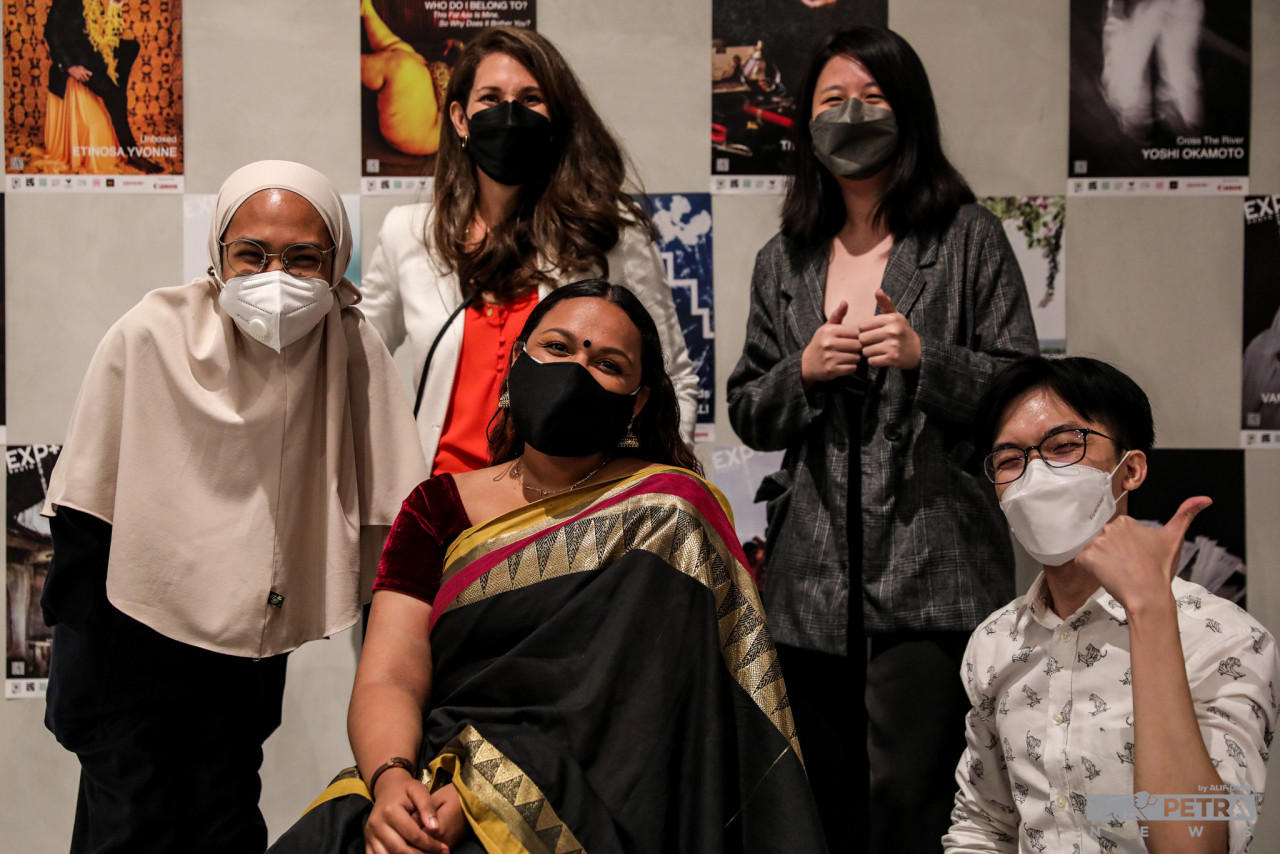 Dari kiri: Balqish Tajalli, Patricia Krivanek, Rou Ling Lu, Vaneesha Krish dan Kelvin Mah Wai Chong.