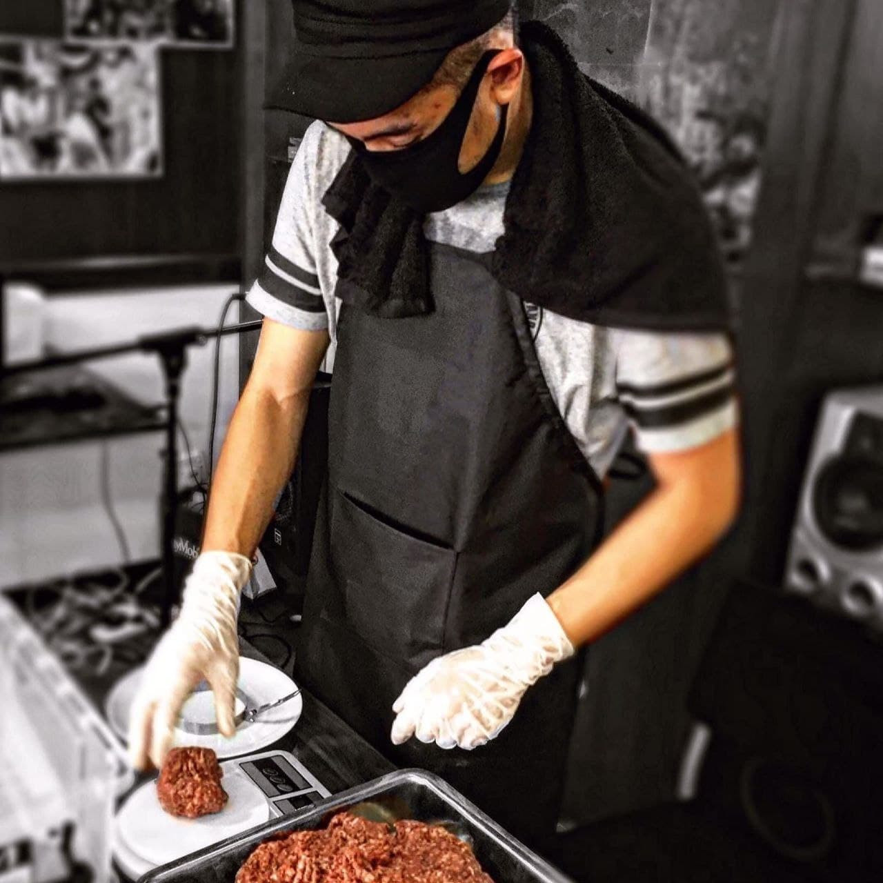 Luanloko membuat patti The Jazzy’s Burger
