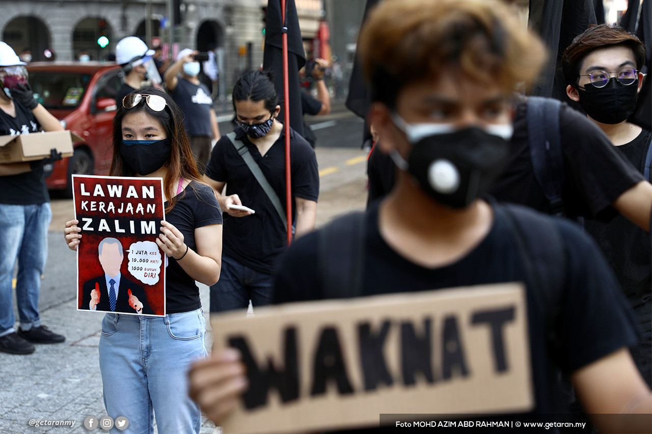Peserta berkumpul untuk berarak ke Dataran Merdeka. - Gambar Mohd Azim Abd. Rahman