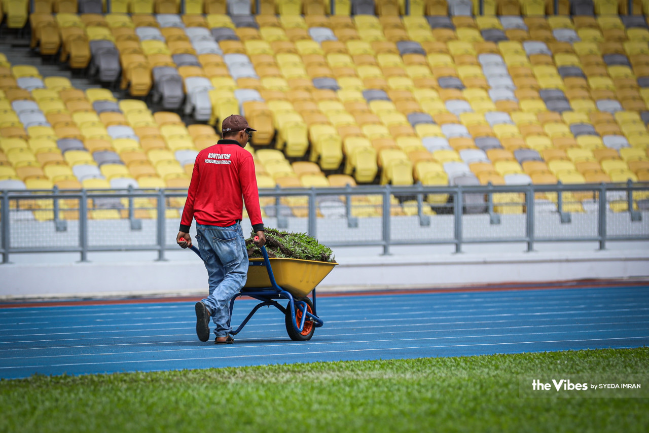 Stadium Nasional sebelum ini pernah menggunakan rumput jenis Bermuda Greenless Park bermula 1998-2005.