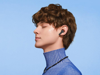 Dengan berat hanya 4.9g , Huawei FreeBuds 5i selesa dan mudah dipakai