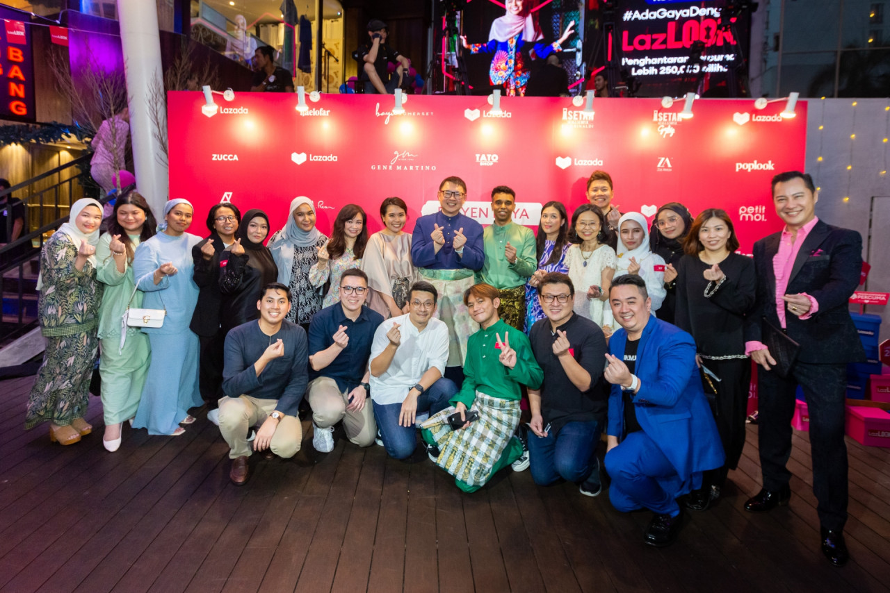 Antara jenama yang turut serta ialah Naelofar, Rico Rinaldi, Petit Moi, Poplook, Cynthia Tang, Bayu Somerset, Zoe Arissa, Zucca, Gene Martino dan TATO Shop.