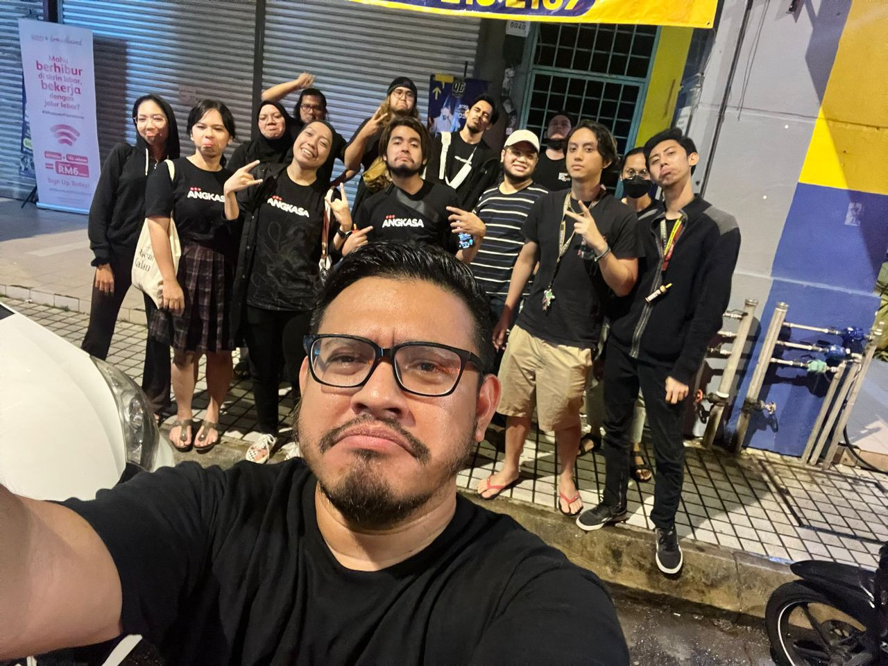 "Kami agak kecewa kerana ini kali pertama kami melakukan kesilapan dan pihak DBKL terus menyita ruang acara tanpa memberi apa-apa amaran," kata Elmi - Twitter Elmi Elmo